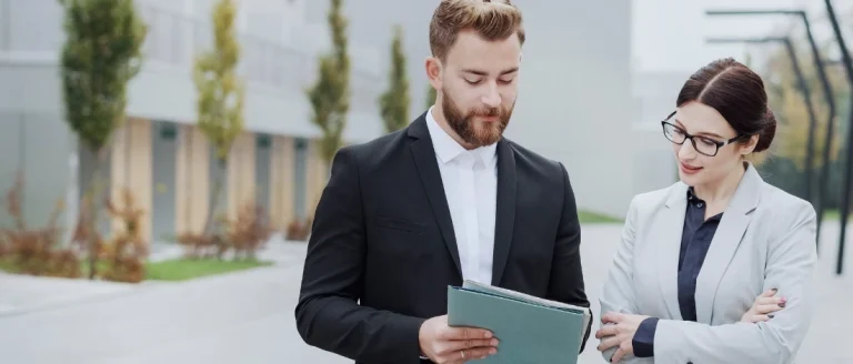 Two people discussing LLC for an Online Business