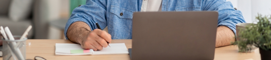 A man using QuickBooks on his laptop
